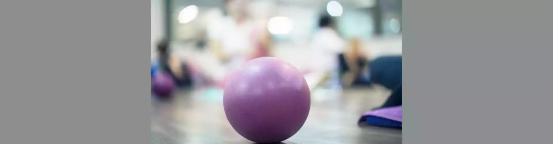 Pilates sur le ballon de stabilité - Online Class by Liz Chier